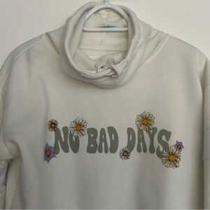 Cali 1850 Cream 'No Bad Days' Floral Long Sleeve Pullover Small Daisy Retro